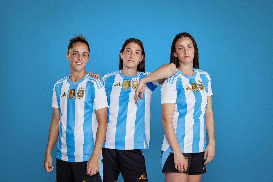 女性用も人気なアルゼンチンサッカーユニフォーム