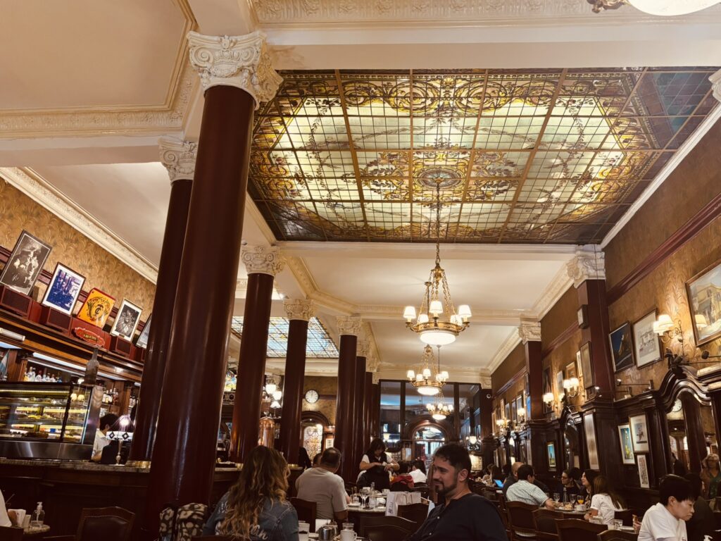 Café Tortoniの天井のステンドグラス